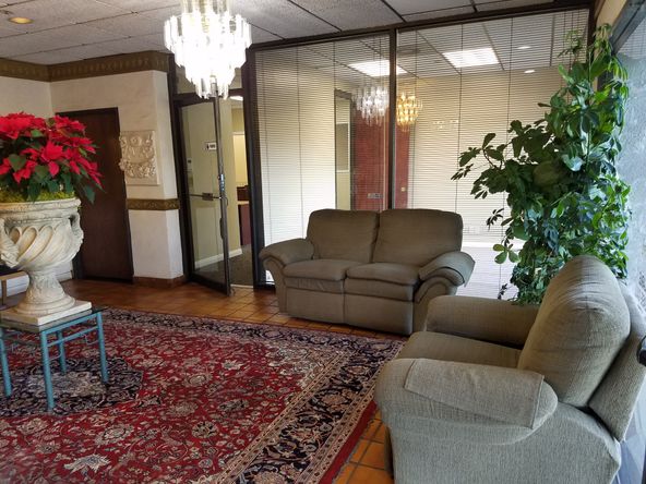 RECEPTION, WORK SPACE, PRIVATE OFFICE. EXTRA LARGE OFFICE 3-6 PERSONS